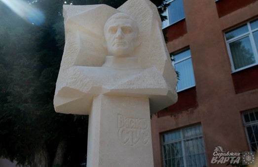У Львові відкрили перший у місті пам’ятник Василю Стусу (ФОТО)