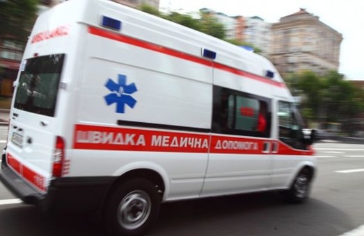 У Львові на дівчинку впала огорожа. Дитина в лікарні