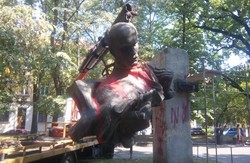 У Львові демонтували пам’ятник Тудору