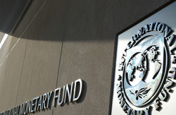 Порошенко повідомив про рішення МВФ продовжити співпрацювати з Україною