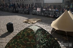 У Львові люди вийшли на безстрокову акцію протесту: влада не виконує обіцянок по наданню земельних ділянок воїнам АТО (ФОТО)