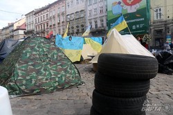 Під стінами львівської ратуші триває безстроковий страйк (ФОТО)