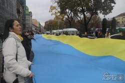 Львовом пронесли 150-метровий прапор України (ФОТО)