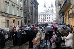 Сотні львів`ян пройшли молитовною ходою містом (ФОТО)