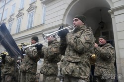 У центрі Львова попри негоду виступив військовий духовий оркестр 44-ої Тернопільської окремої артилерійської бригади (ФОТО)