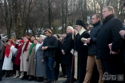 У Львові встановили довгоочікуваний пам`ятник Антоничу біля цирку (ФОТО)