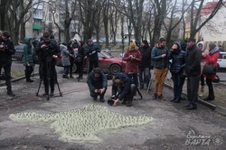 У Львові біля Генконсульства Росії кримчани організували мистецьку акцію (ФОТО)