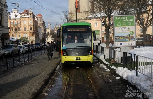 У Львові припинили їздити трамваї на Сихів