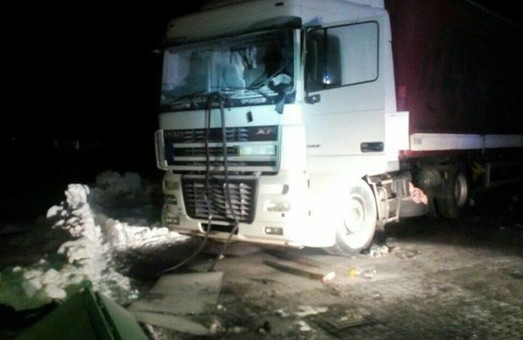 Львівські патрульні врятували водія вантажівки