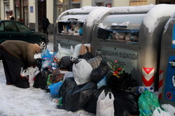 Нові сортувальні контейнери для сміття лише поглибили кризу львівського сміття (ФОТО)