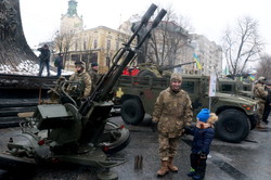 До Дня Збройних Сил України у Львові представили виставку воєнної техніки (ФОТО)