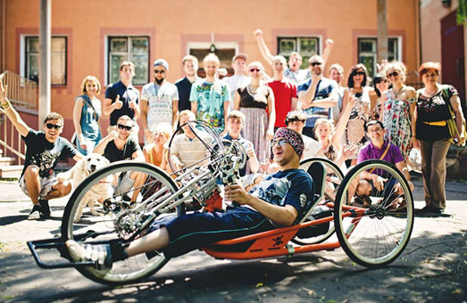 Хлопець із ДЦП, який здійснив велоподорож Європою, започатковує Всесвітній рух