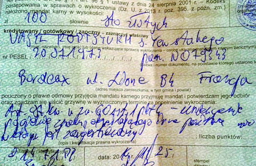 Українців у Польщі змусили сплатити 100 злотих штрафу через тризуб на автівці (ФОТО)