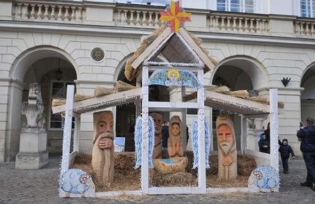 Незабаром біля входу до львівської Ратуші відкриють різдвяну шопку