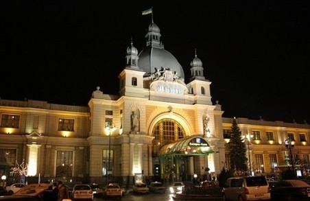 Вночі повідомили про фальшиве замінування львівського вокзалу