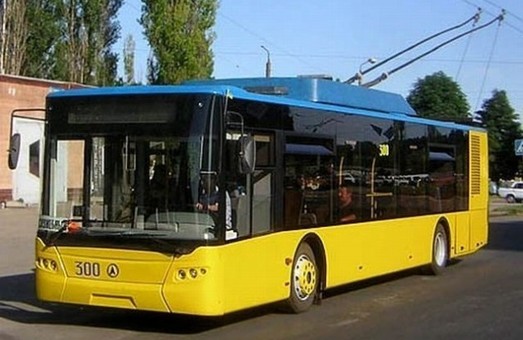 Перший з п’яти новеньких тролейбусів вже в «Львівелектротрансі»
