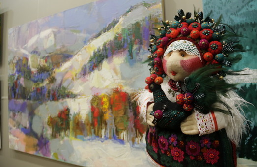У львівській галереї "Зелена канапа" триває традиційна «Різдвяна виставка» (ФОТО)