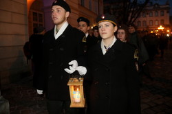 У Львові відбулась передача Вифлеємського вогню миру місту (ФОТО)