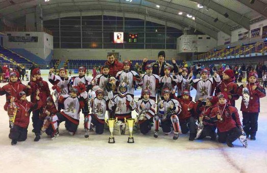 Юні хокеїсти з Львівщини тріумфували на міжнародному турнірі у Польщі