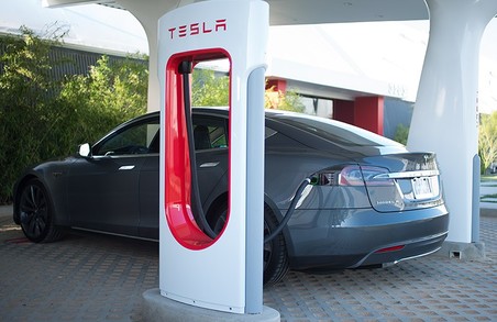 Tesla Motors збудує електрозаправку біля Львова