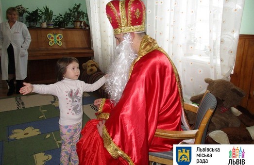 Миколай від львівського “Карітасу” подарував свято дітям