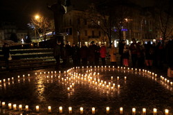 У Різдво львів`янам пропонували купити свічку, аби допомогти потребуючим (ФОТО)