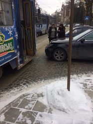 У Львові сталася ДТП за участі трамваю