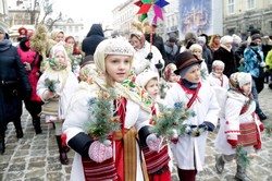 У Львові встановили велетенського Різдвяного Дідуха (ФОТО)