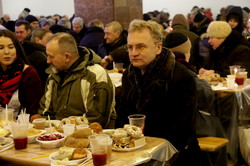 Диво Різдва: сотні безхатьків у Львові ситі та зігріті (ФОТО)