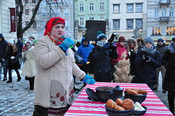 Як на площі Ринок у Львові зустрічали Святвечір? (ФОТО)