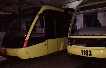 Два Сихівські трамваї постраждали, не виїжджаючи з депо (ФОТО)