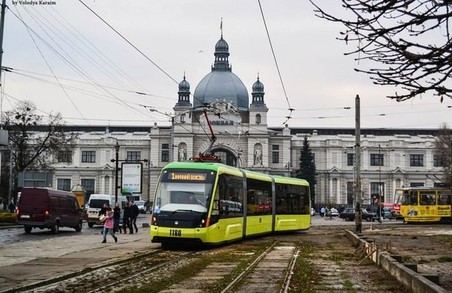 Як курсує громадський транспорт у Львові?