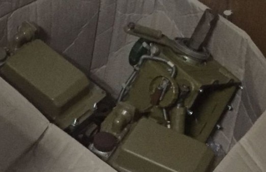 Прикордонники знайшли 17 ящиків комплектуючих до літаків та зброї у літаку , що летів в Іран