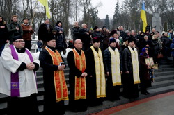 У Львові День соборності розпочали із вшанування полеглих героїв (ФОТО)