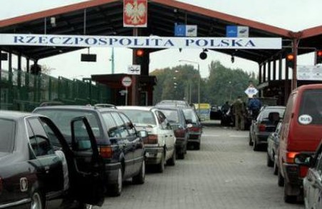 Затори на Західному кордоні: 853 автомобілі у черзі до Польщі