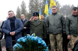 На Личаківському кладовищі у Львові вшанували пам`ять Героїв Крут (ФОТО)