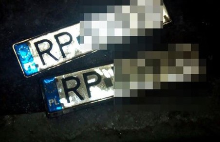 У Львові знайшли викрадені номерні знаки одразу після крадіжки