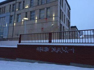 Польське консульство у Львові закидали червоною фарбою