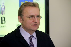 Садовий заявив про щоденні баталії з вивозом сміття зі Львова (ФОТО)