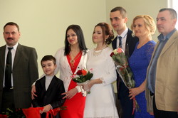 "Кохайте, про все інше подбає юстиція!" або весільний марафон у Львові (ФОТО)