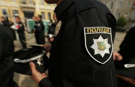 На Львівщині працівники кримінальної поліції підозрюються в розбійних нападах та заволодінні при цьому 14 000 доларів США