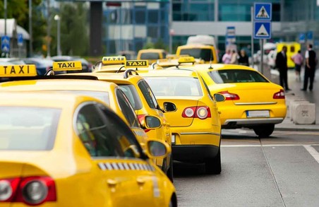 У Львові звернулись в Укртрансбезпеку щодо законності діяльності в місті «Яндекс. Таксі»