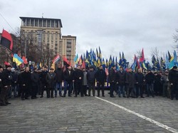 Марш Національної Гідності триває в Києві: націоналісти рушили до Верховної Ради (Фото)