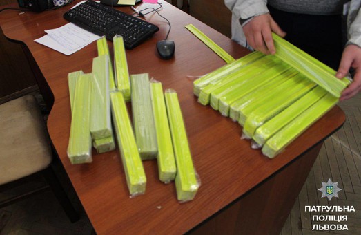 Львівським школярам передадуть флікери, куплені на гроші громади