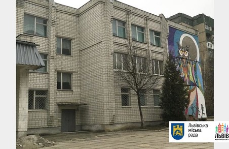 Фасад львівської школи прикрасили незвичним чином