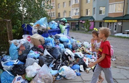 Львівське сміття продовжує накопичуватись