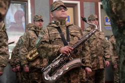 Львівський вокзал та військові долучились до першого святкування «Дня українського добровольця» (ФОТО)