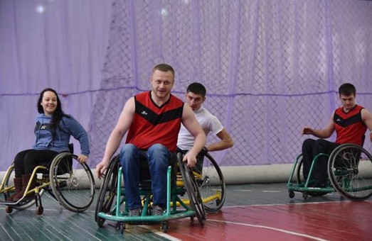 Львівські баскетболісти у візках провели відкрите тренування