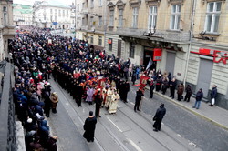 Попри негоду тисячі львів'ян долучились до Хресної ходи (ФОТО)