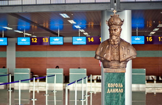 Король Данило особисто "відвідає" Львівський аеропорт